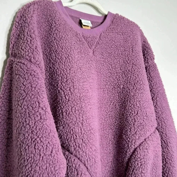 VS Sherpa Crew Sweatshirt - Picture 8 of 13